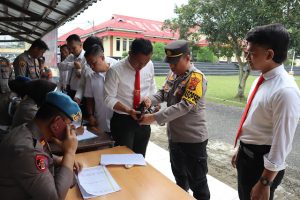 Pengecekan Kelengkapan Administrasi Dan Layak Pakai, Senpi Anggota Oleh Wakapolres Jelang Pengamanan Nataru 