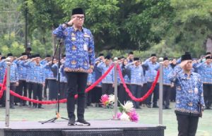 Bertepatan Dengan Hari Guru, Bupati Way Kanan Raden Adipati Surya Serahkan SK Kenaikan Pangkat & Pensiun 