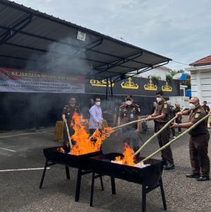 Kejaksaan Negeri Blambangan Umpu Way Kanan, Musnahkan BB Tindak Kejahatan
