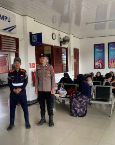 Patroli KRYD, Polisi Gelar Binluh Kamtibmas di Stasiun KAI Blambangan Umpu.