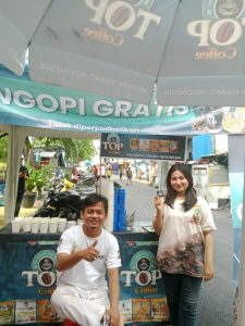 Top Kopi, Bersama-Sama RW 01 Keagungan, Bagi-Bagi Kopi Gratis Guna Mempromosikan Prodak Baru Top Kopi