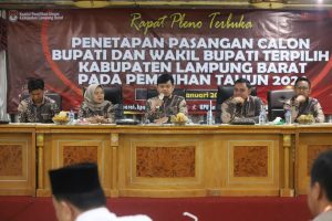 PJ Bupati Lampung Barat Drs. Nukman, M.M mMenghadiri Rapat Pleno Terbuka Penetapan Pasangan Bupati & Wakil Bupati Terpilih