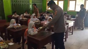 Polsek Blambangan Umpu Monitoring Makan Bergizi Gratis di 12 Sekolah.