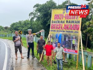 Operasi Keselamatan Krakatau 2025, Satlantas Polres Way Kanan dan Warga Pasang Banner Himbauan.