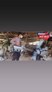Bhabikamtibmas Bersama Aparatur Kampung Tegal Mukti Lakukan Fogging Cegah Penyakit DBD