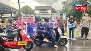 Kapolsek Paleteang dan Ketua Bhayangkari Ranting Paleteang Bagikan Takjil untuk Warga
