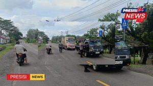Semangat Berbagi, Polsek Blambangan Umpu Bagi Takjil ke Masyarakat