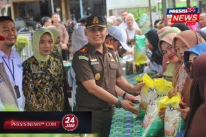 Bupati Parosil Apresiasi Kegiatan Bazar Murah yang Diselenggarakan Kejari Lampung Barat