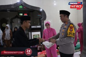 Bulan Suci Ramadhan 1446 H, Kapolres Way Kanan Bagikan Al-Quran dan Tali Asih Kepada Anak Yatim