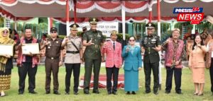 Upacara Hardiknas 2025, Bupati Sintang Tegaskan Pendidikan Sebagai Hak Asasi Manusia