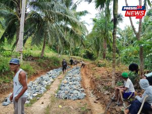 Akses Makin Mudah, TMMD ke-124 Kodim 0422/LB Bangun Jalan di Pekon Pemerihan
