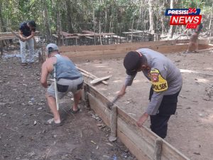 Kapolsek Sepauk IPTU Abdul Hadi,SH Pimpin Langsung Pembongkaran Arena Judi Sabung Ayam
