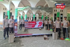 Sambut Hari Bhayangkara Ke 79, Polsek Buay Bahuga Bakti Sosial Bersihkan Masjid Istiqomah