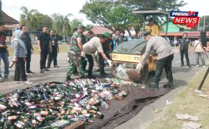 Polres Pinrang Musnahkan Barang Bukti Miras Hasil Operasi Pekat Lipu 2025