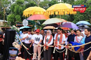 Resmikan Pasar Tematik Parosil Minta Dukungan Infrastruktur Kepada Pemerintah Provinsi