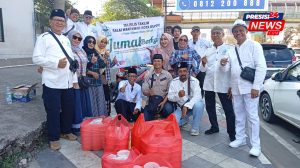 Majelis Taklim Balai Wartawan Gelar Jumat Berkah, Bagikan 250 Nasi Box di Jalan Margonda Kota Depok