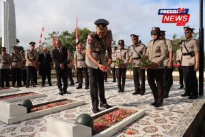 Jelang HUT KE-79 : Polres Lampung Barat Ziarah Ke Taman Makam Pahlawan