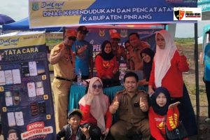 Dukcapil Pinrang Fasilitasi Aktivasi IKD Di Festival Dirgantara Bumi Lasinrang