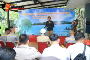 Taruna Bhayangkara Hijaukan Negeri Lewat Aksi Penanaman 100 Pohon Bakau di Jakarta Utara