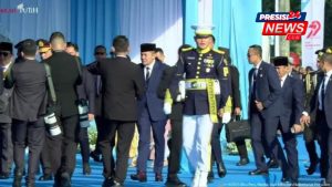 Presiden Prabowo Disambut Kapolrii Listyo Sigit Saat Memasuki Pelataran Silang Monas Jelang Upacara HUT Bhayangkara Ke-79 