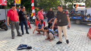 TANGGAPI ADUAN WARGA, POLSEK CENGKARENG CIDUK 5 PELAKU PEMALAKAN SUPIR TRAVEL