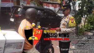 Kapolsubsektor Jembatan Besi Ajak Warga Kibarkan Merah Putih Di Kendaraan