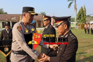 Kapolres Way Kanan Pimpin Penyerahan Jabatan dan Pelepasan Purna Tugas 2 Anggota Polri