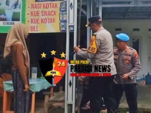 Sambut HUT RI ke-80, Kapolres Way Kanan Turun Langsung Bagikan Bendera Merah Putih
