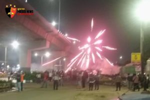 Ribuan Massa Pendemo Ricuh Depan Polsek Cakung