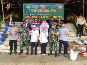 Sinergi TNI-Polri dan Masyarakat, Koramil 02/Tambora Gelar Karya Bakti Bersih-Bersih di Pasar Jembatan Lima