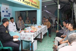 Polisi Hadir di Tengah Masyarakat, Kapolres Jakbar Tinjau Pos Sat kamling RW 11 Semanan