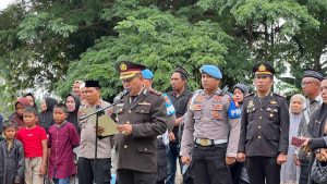 Wakapolres Pinrang Pimpin Upacara Persemayaman dan Pemberangkatan Jenazah Almarhum IPTU H. Rusdi, S.E