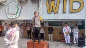 Kapolsek Tambora Gelar “Police Goes To School”, Jadi Pembina Upacara di SMK Permata Bunda