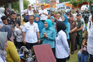 Kejari Way Kanan Hadiri Pencanangan Desa Tapis dan Penyaluran Bantuan TP PKK Provinsi Lampung di Kampung Negeri Baru