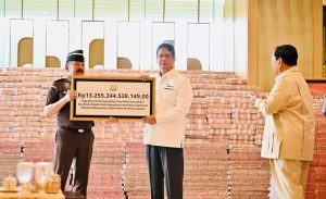 Presiden Saksikan Kejagung, serahkan Uang RP 13,25 triliun kasus Korupsi eksport CPO Kepada Menteri Keuangan Purbaya 